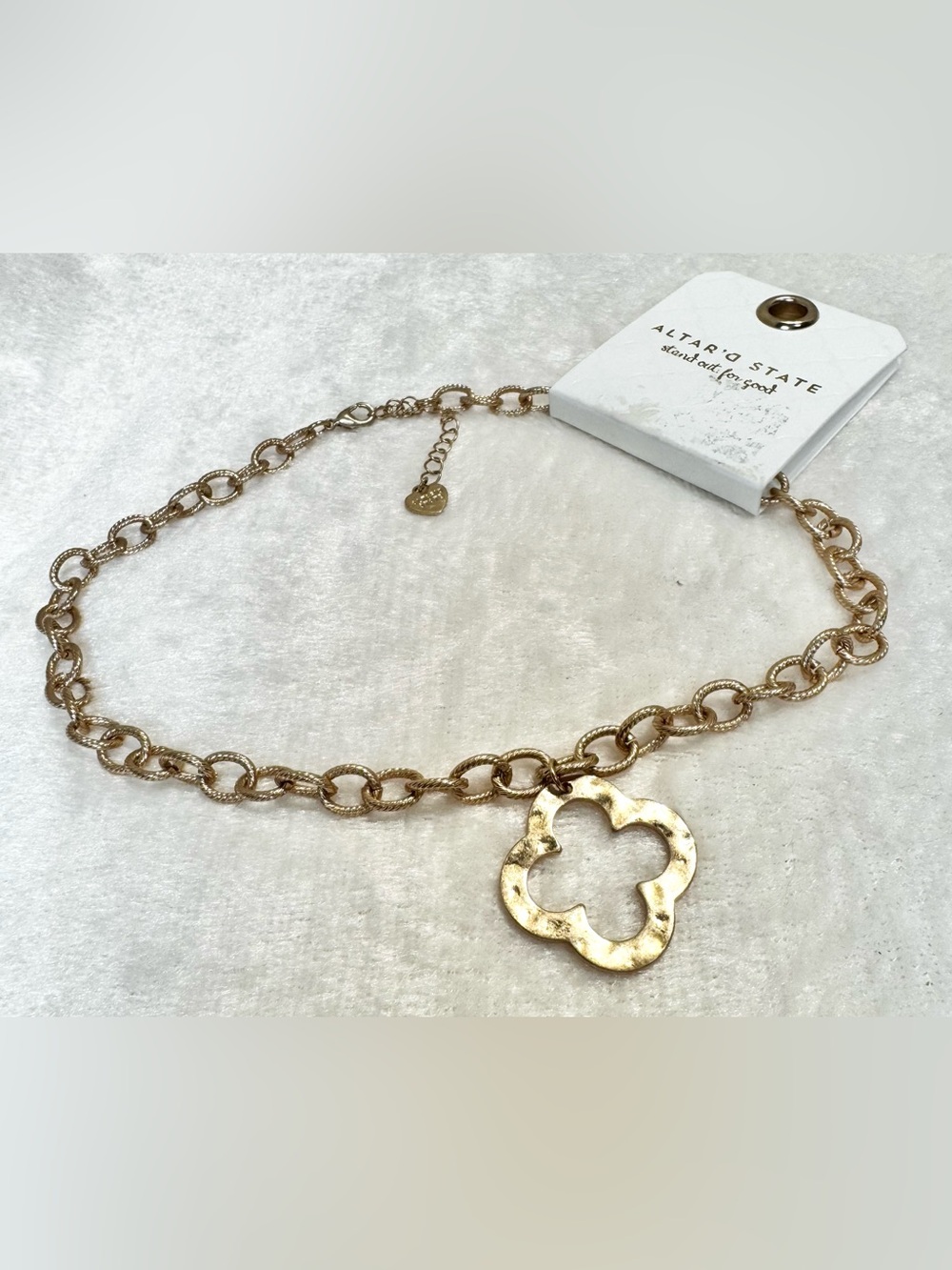Altar'd State Gold Tone Textured Open Clover Chain Necklace